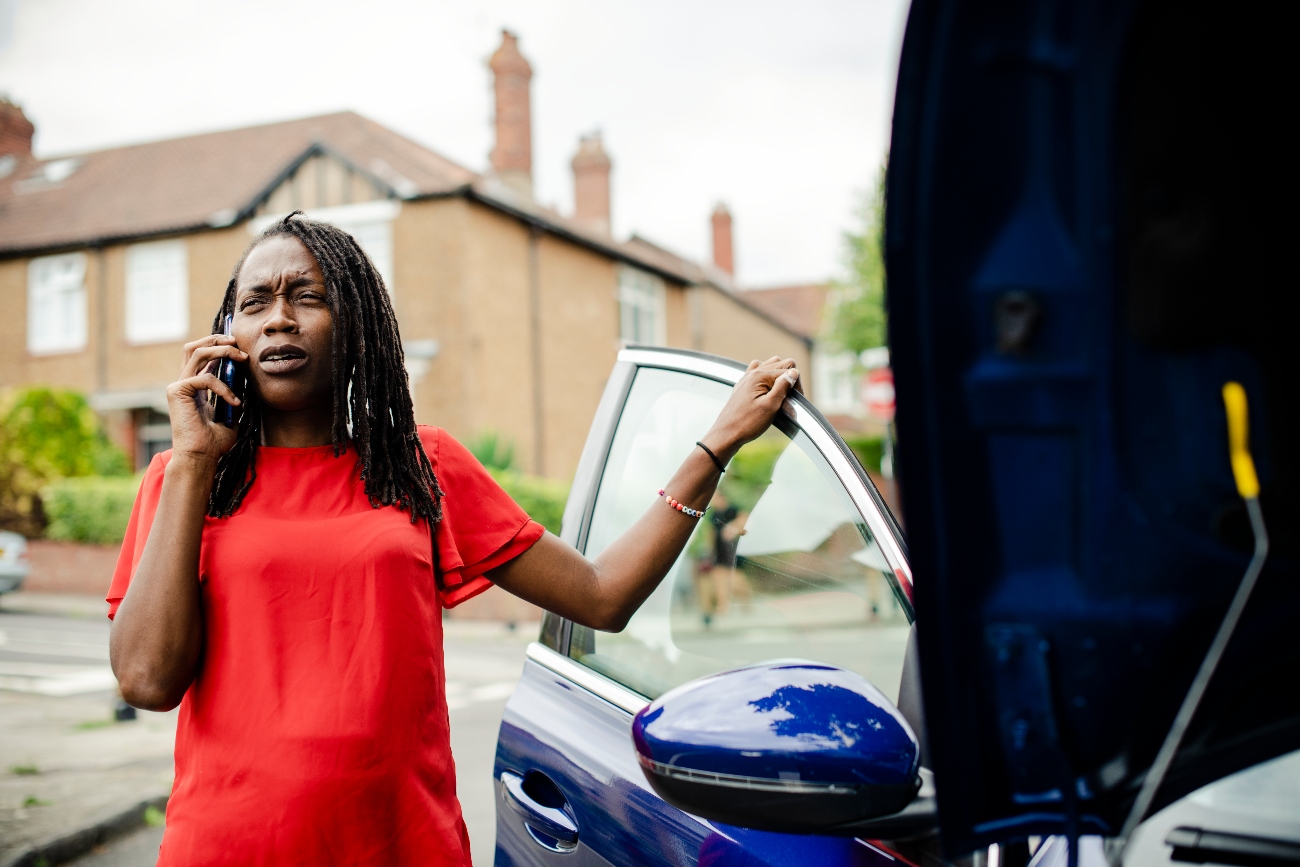 Driver on the phone to road side service