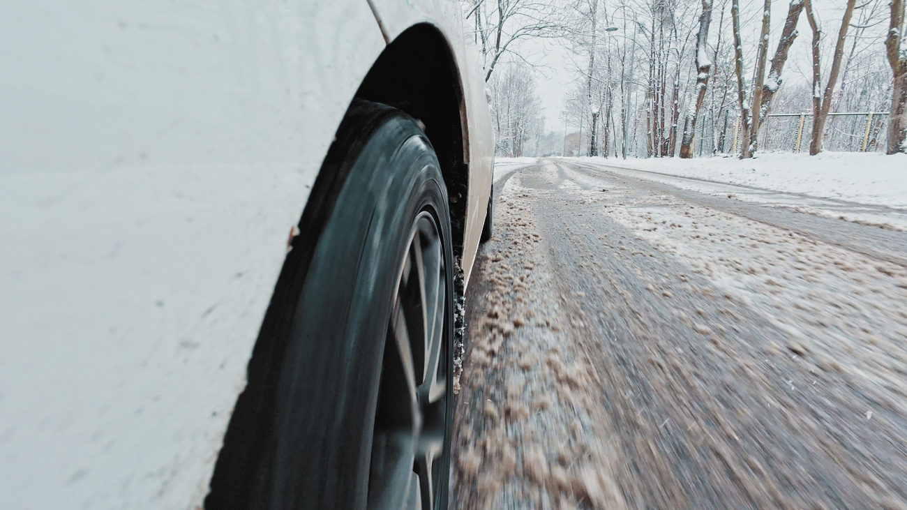 car driving in the snow